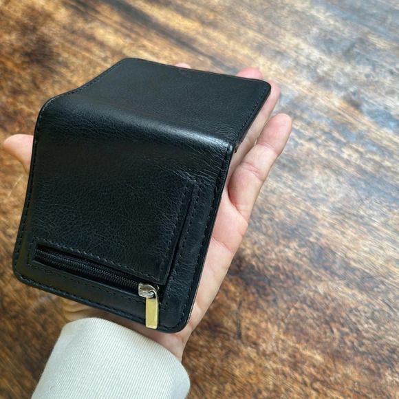 Fossil Black cow hide leather wallet with gold leather lining - Picture 4 of 11